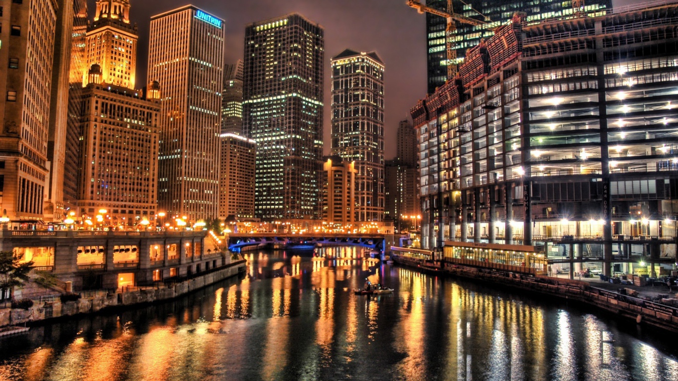 Небоскребы в ночном городе