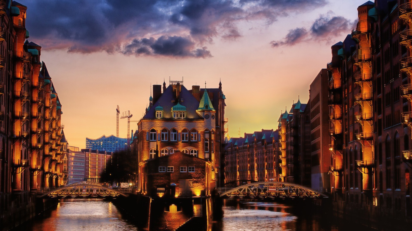 Город стоит на реке