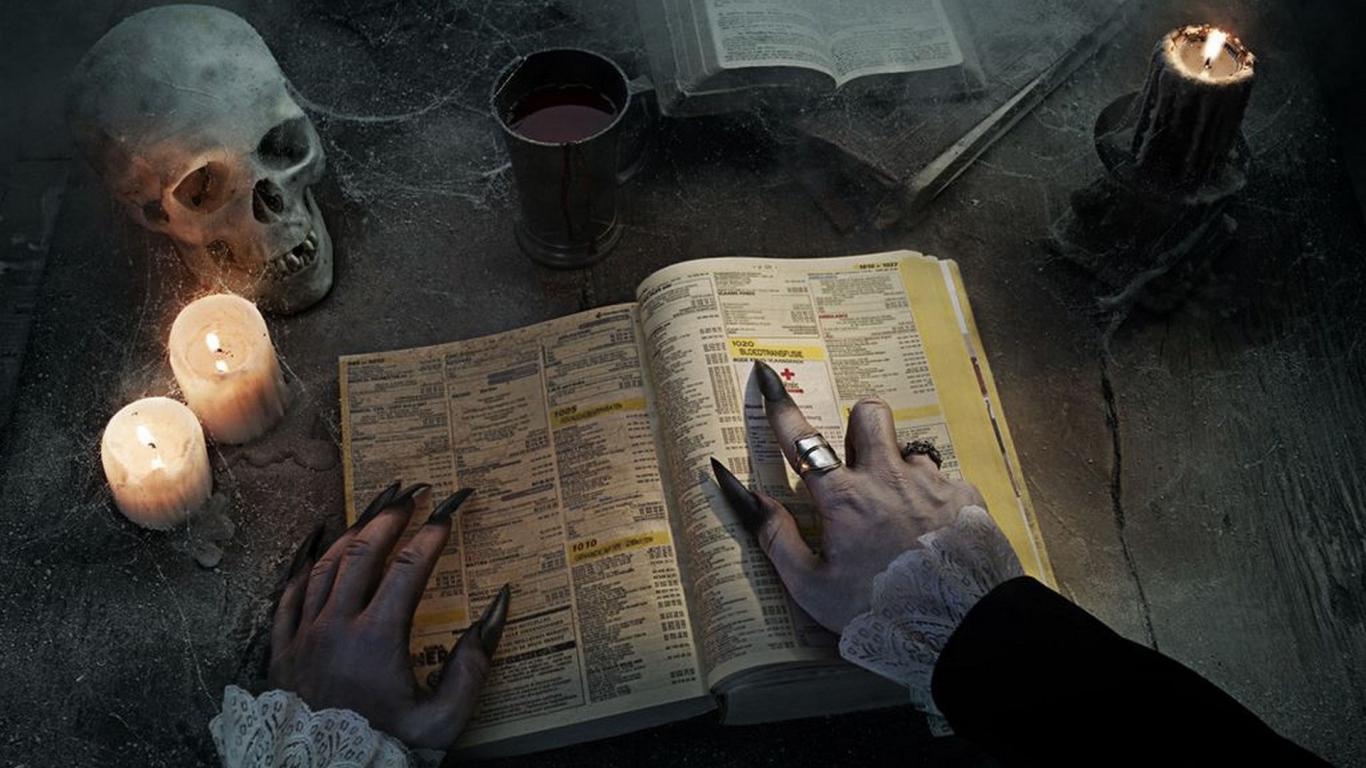 Руки с длинными ногтями