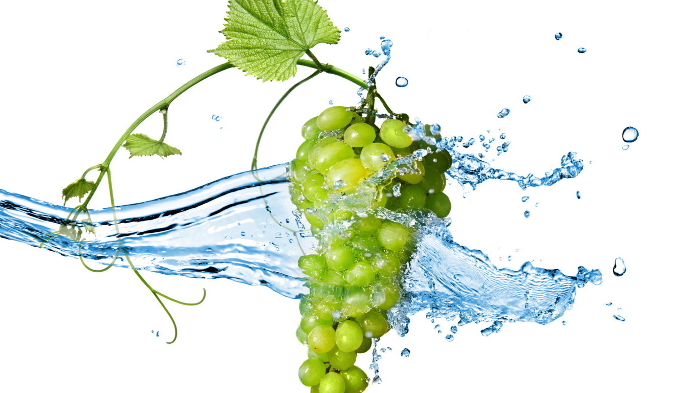 Bunch of grapes and water splashes