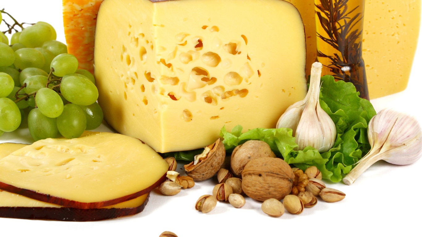Сыр , орехи и виноград