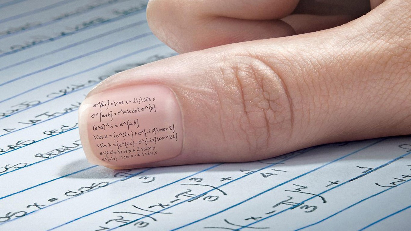 Шпаргалка на ногте