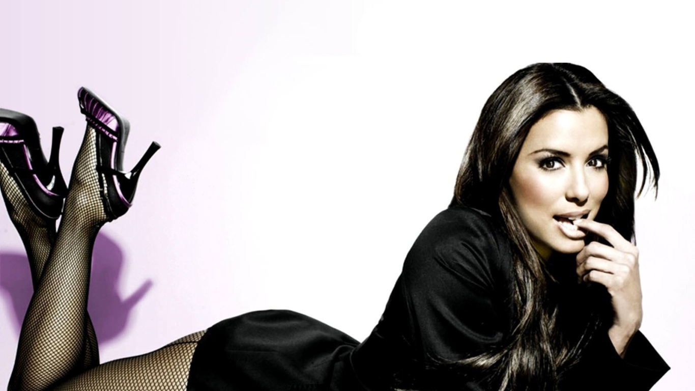 Актриса Ева Лонжор лежит