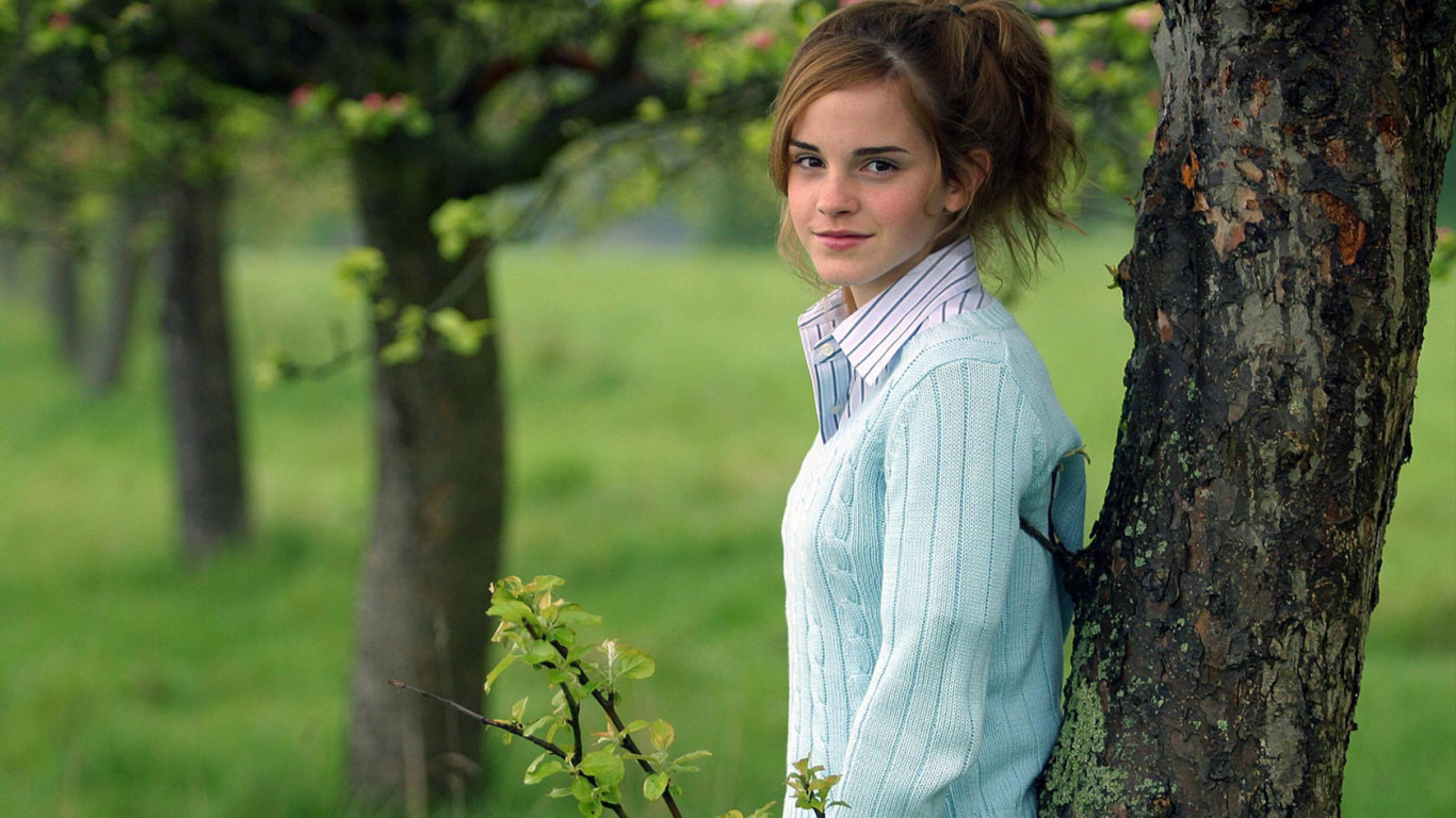 Эмма Ватсон на природе