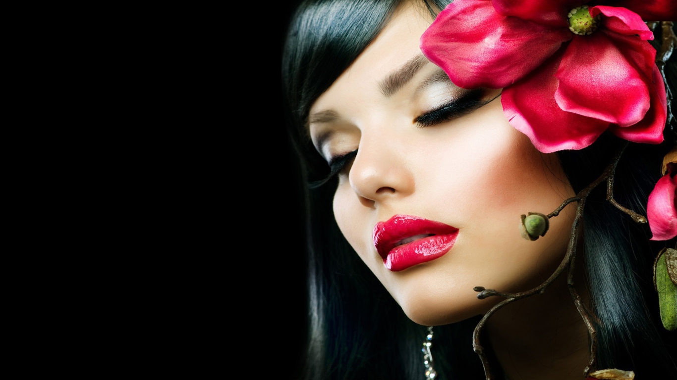 Портрет брюнетки с цветком