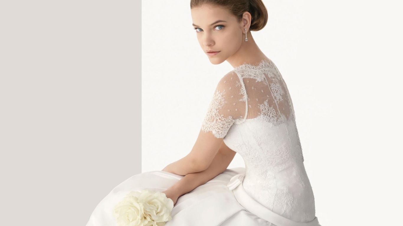 Невеста в свадебном платье