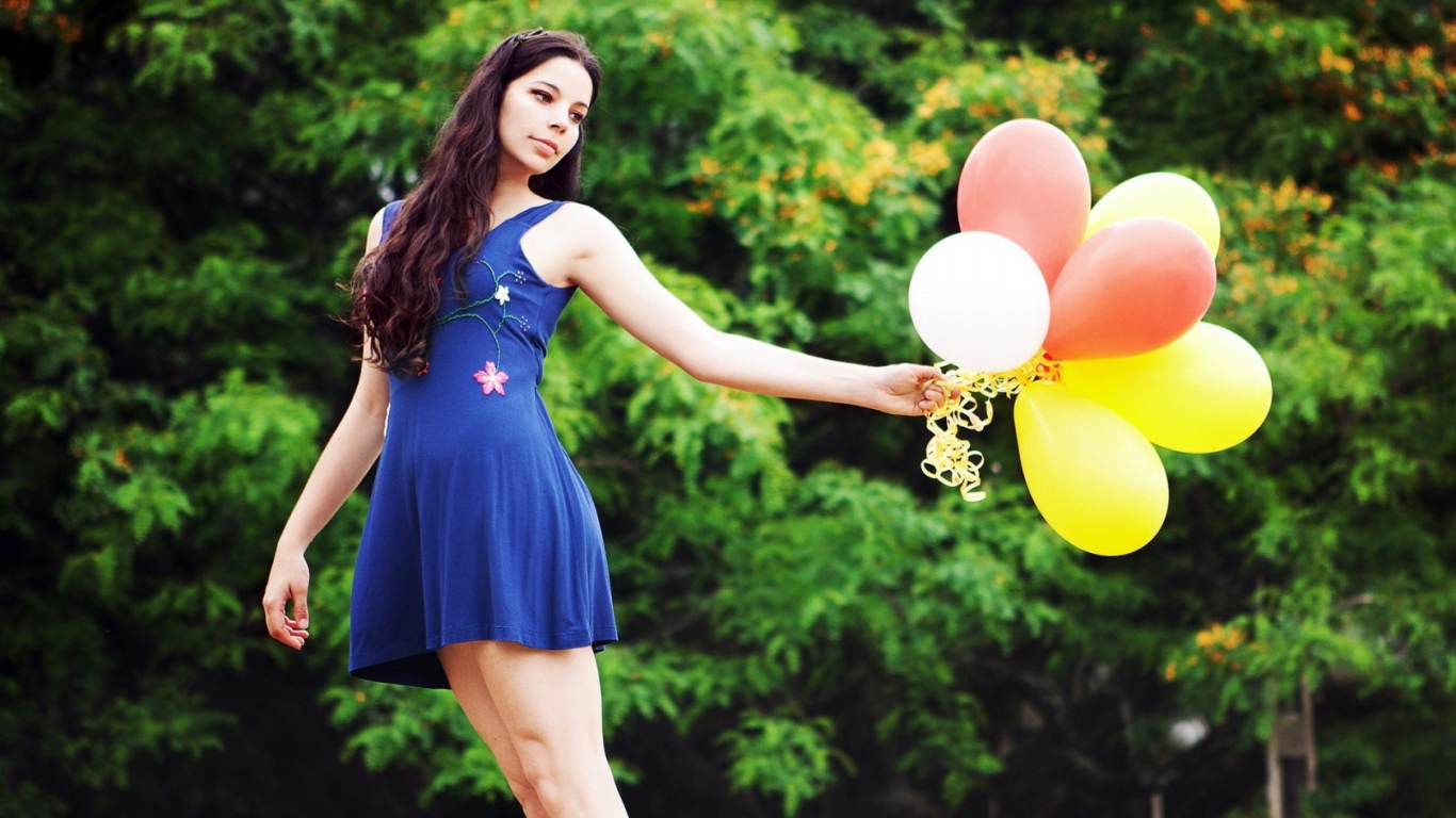 Девушка с шарами