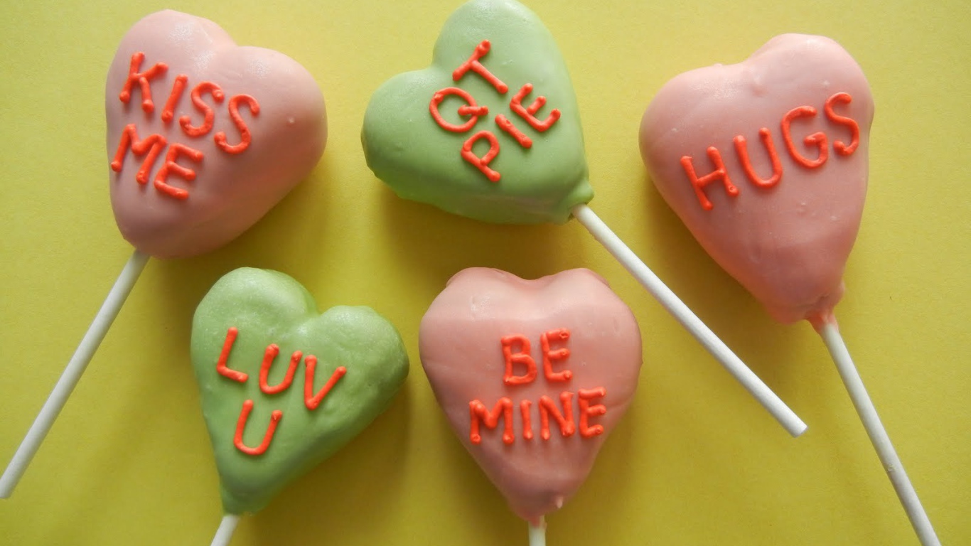 Много маленьких сердец на день рождения