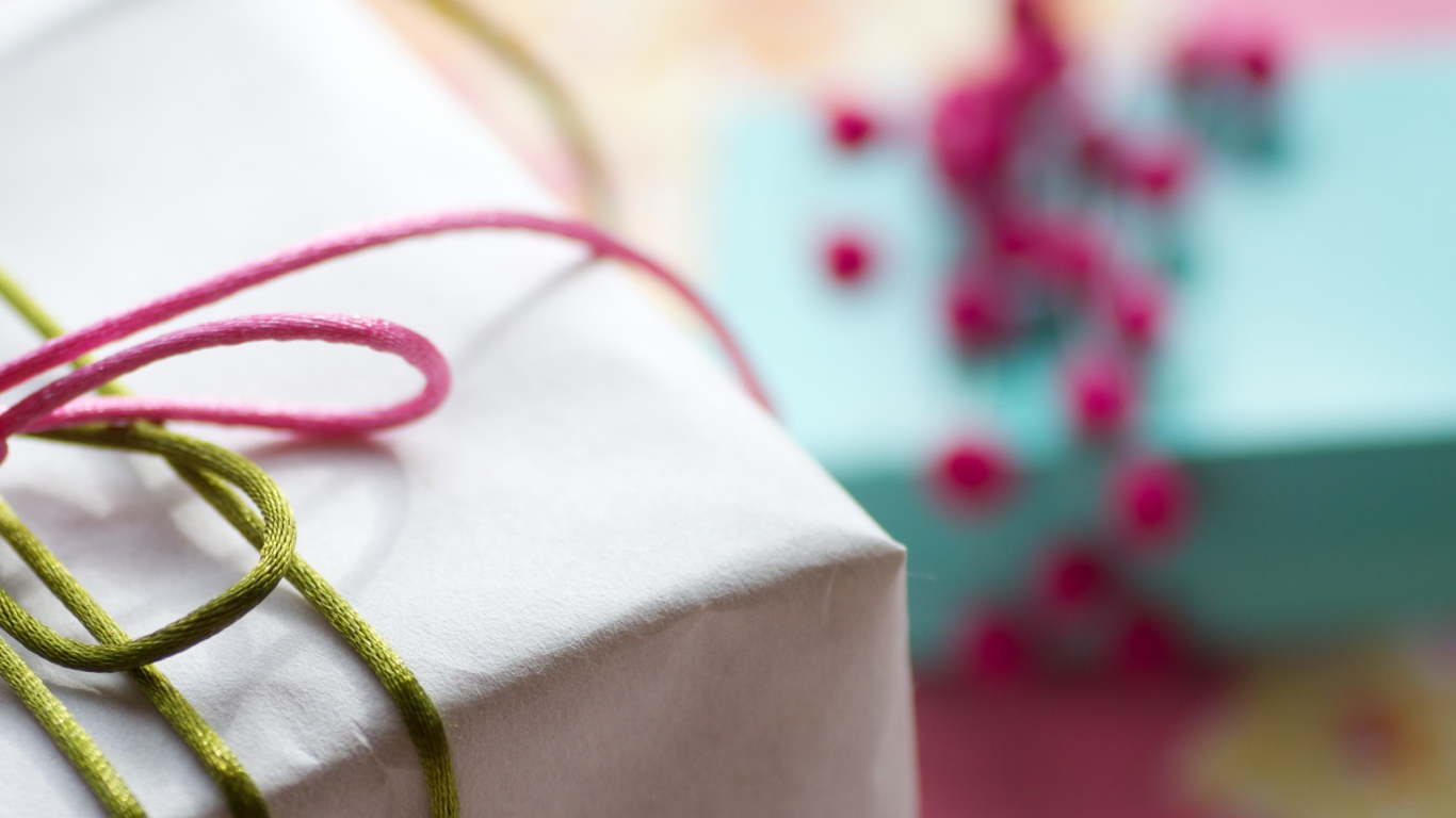 Край подарка на день рождения