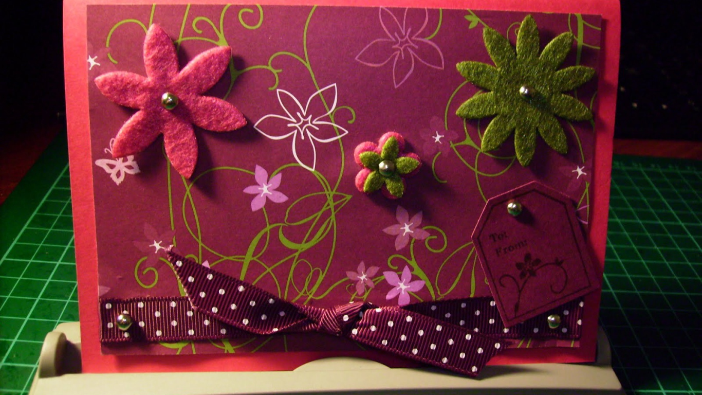  Розовая поздравительная открытка