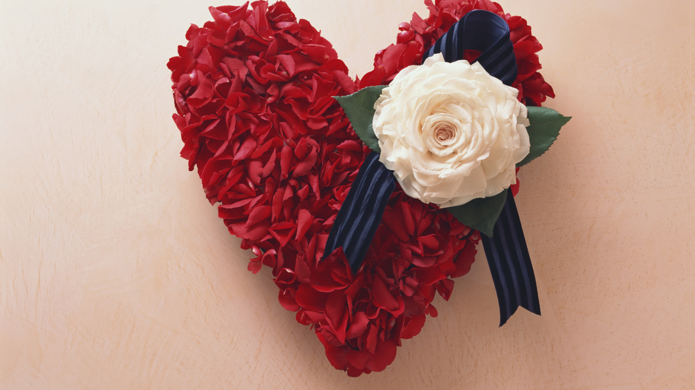 Сердечко из лепестков