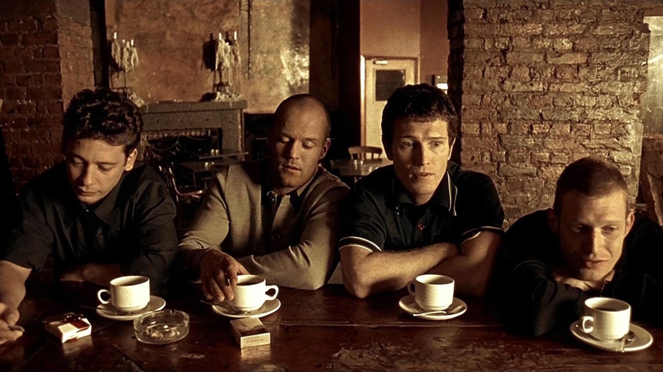 Карты, деньги, два ствола пьют кофе