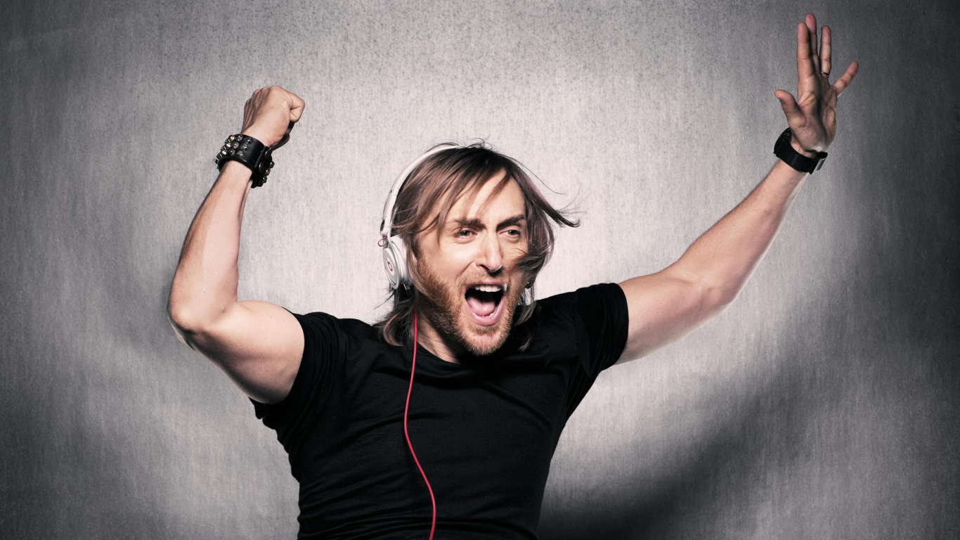 David Guetta в наушниках