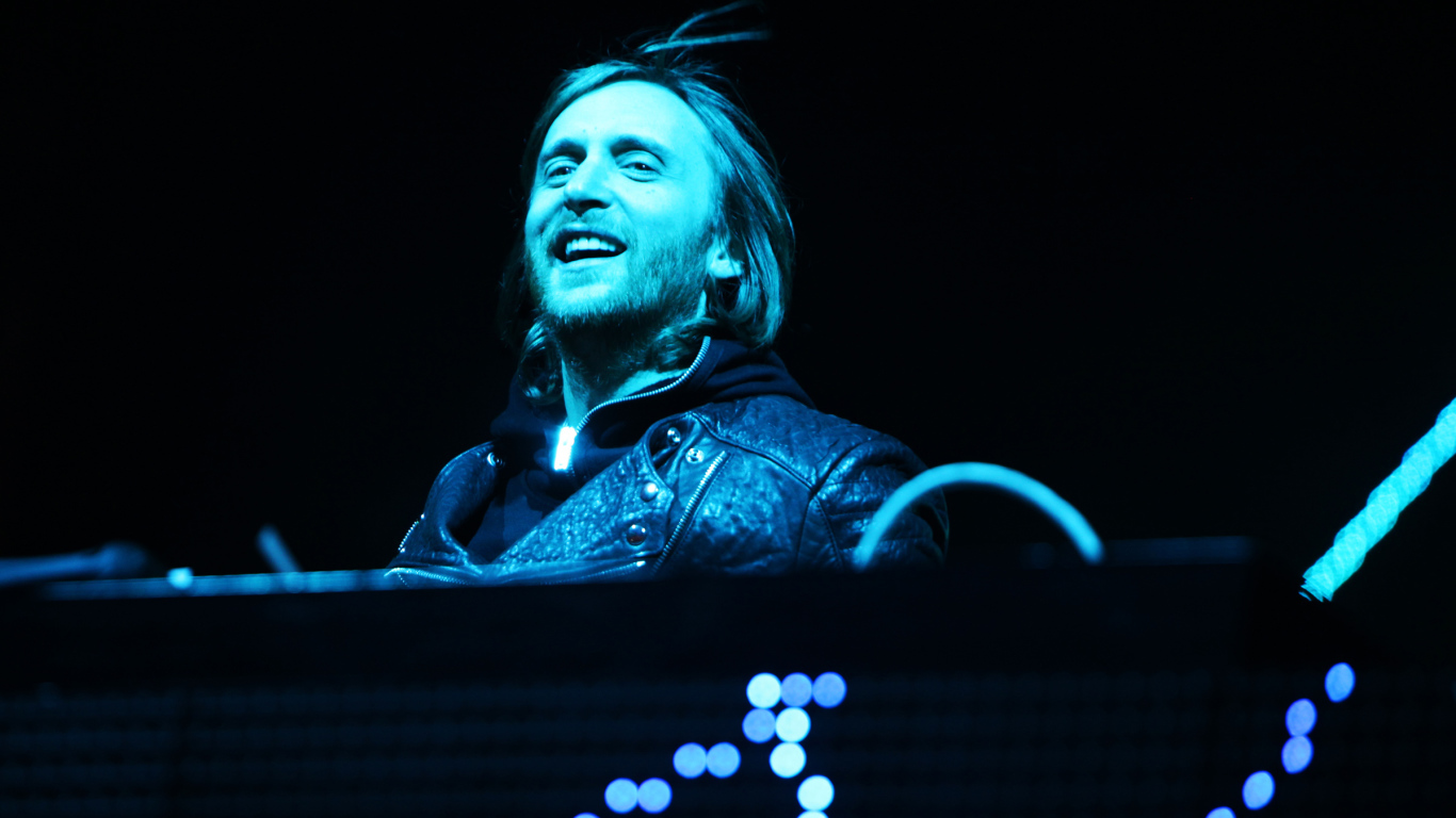 David Guetta смеется