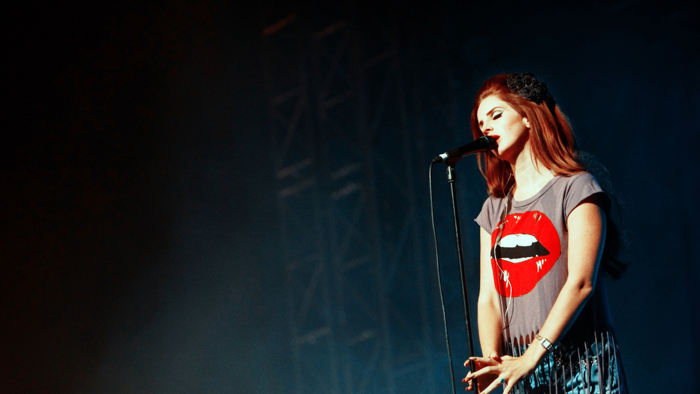 Lana Del Rey поет новую песню