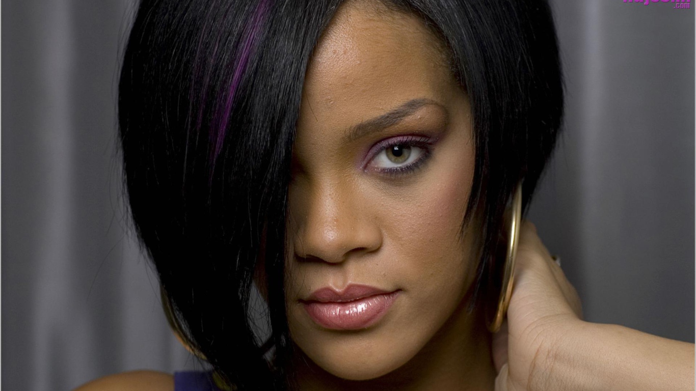  Rihanna крупным планом
