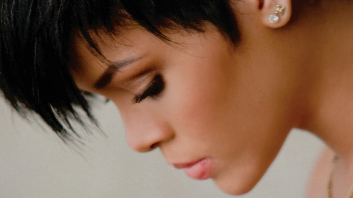 Rihanna короткие волосы