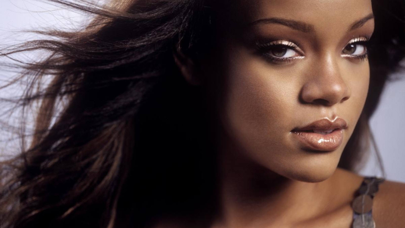 Rihanna под действием ветра