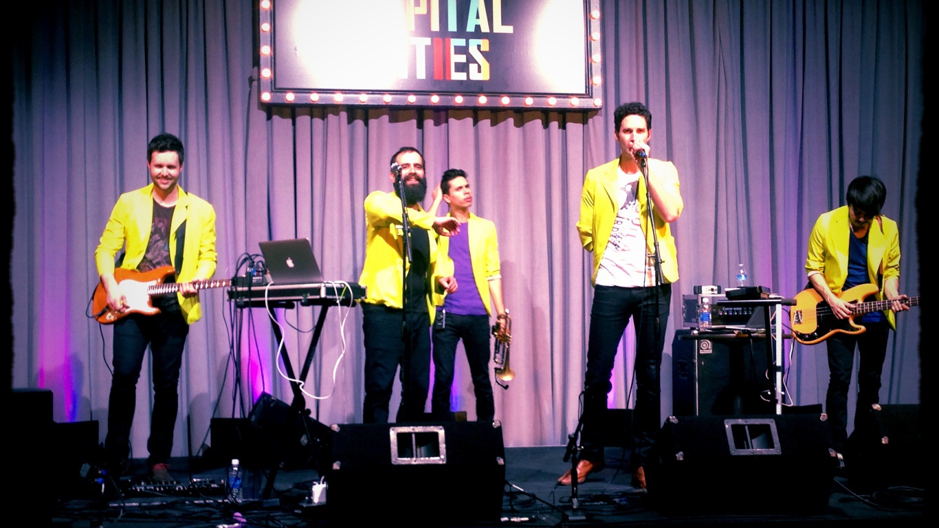 Capital Cities выступают