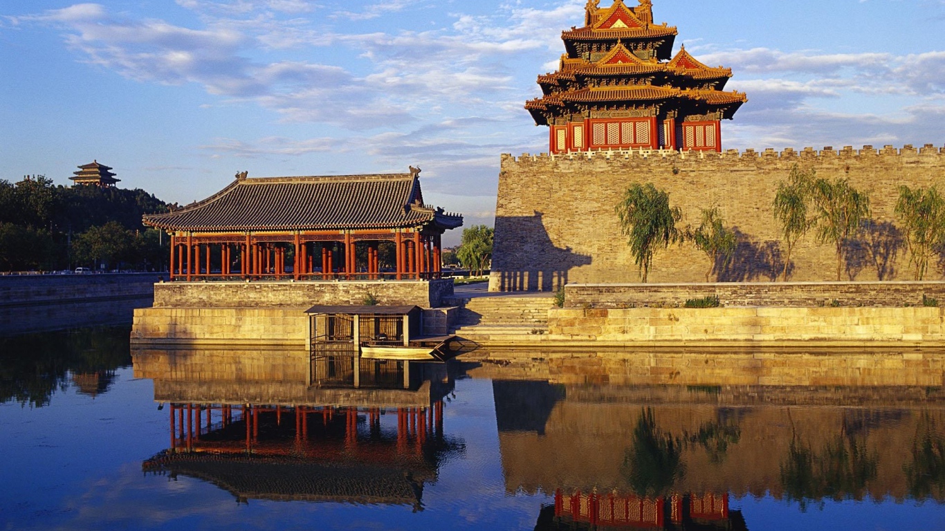 Крепость окруженная водой