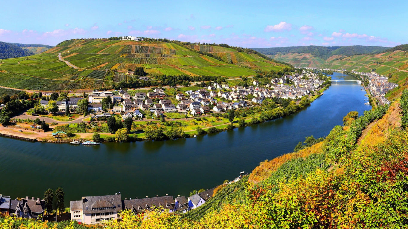 Город у реки