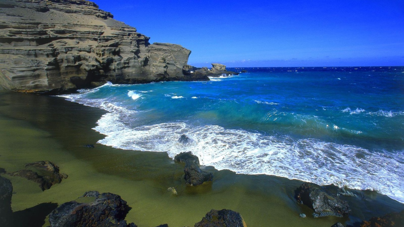 Дикий морской берег