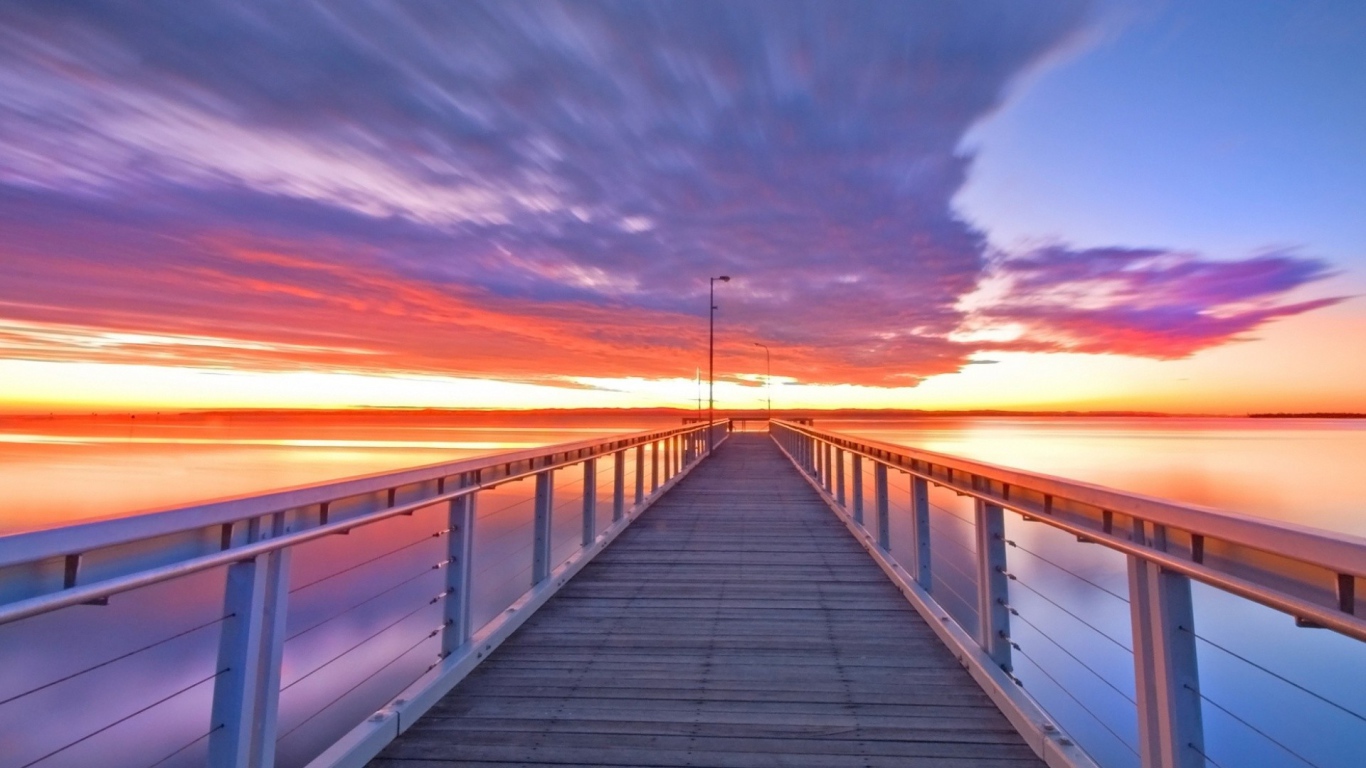 Закат над причалом