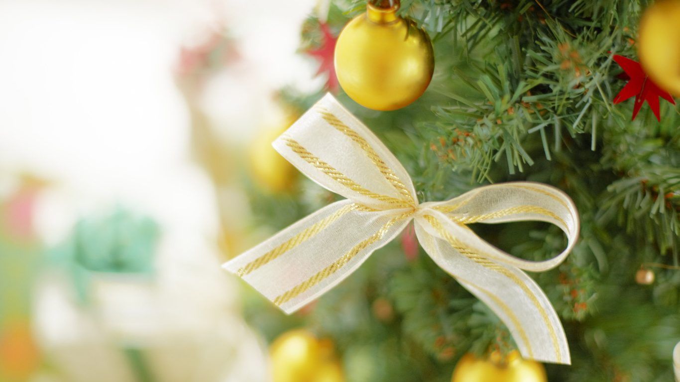 Красивая елочка на Новый 2014 Год лошади