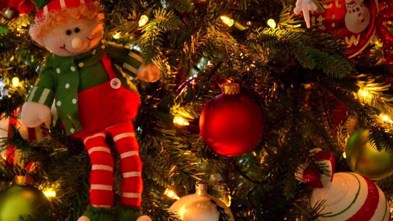 Елка на Новый Год и красивые игрушки