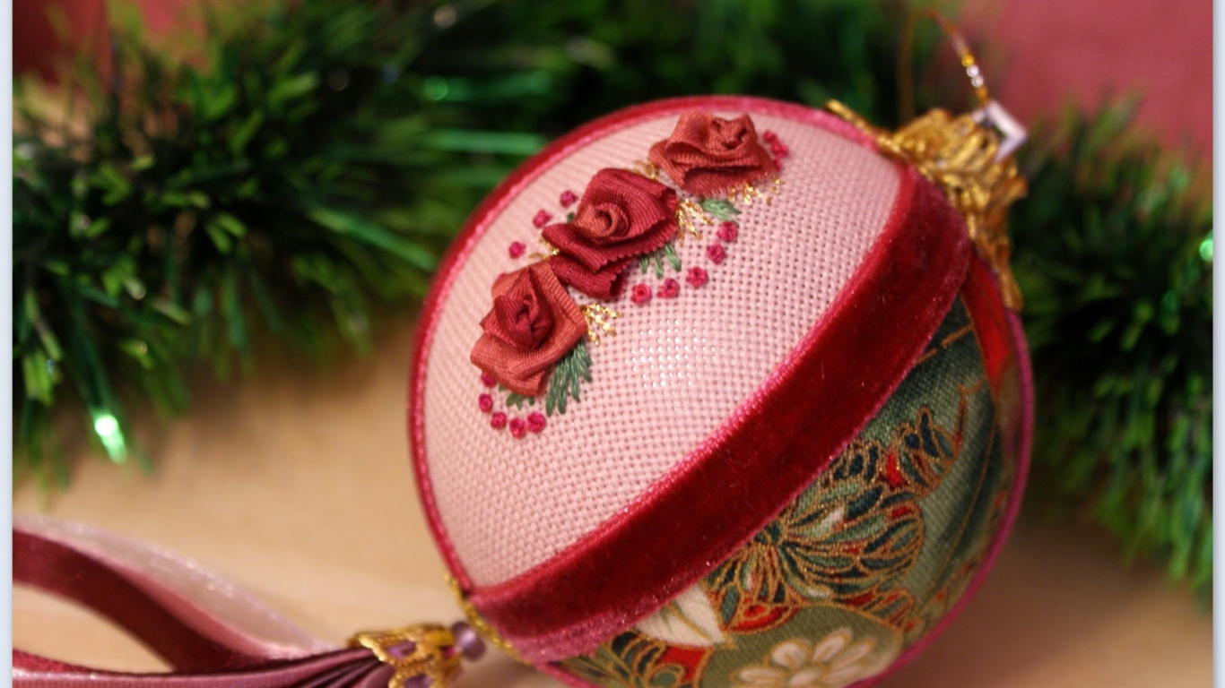 Pучные елочные игрушки