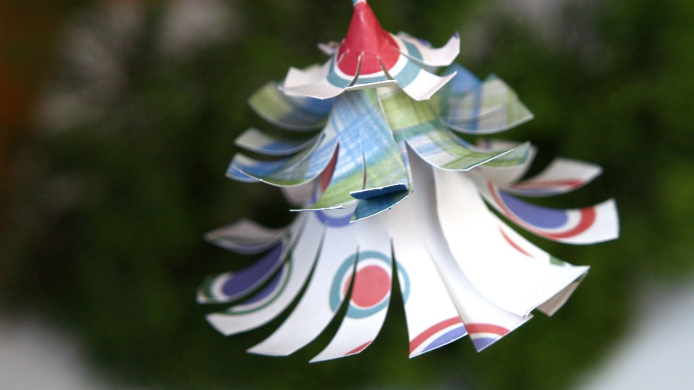 Маленькая Новогодняя елка из бумаги