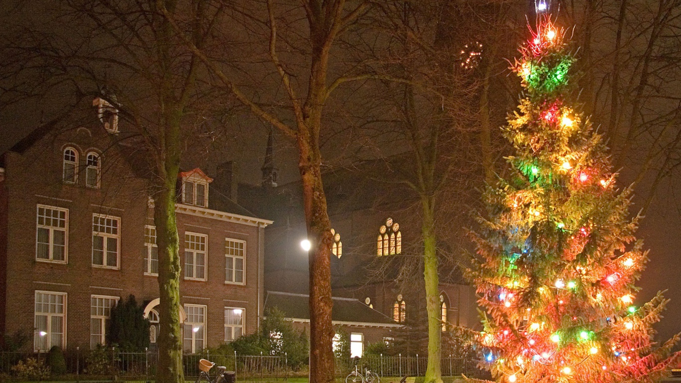 Простая но красивая новогодняя елка