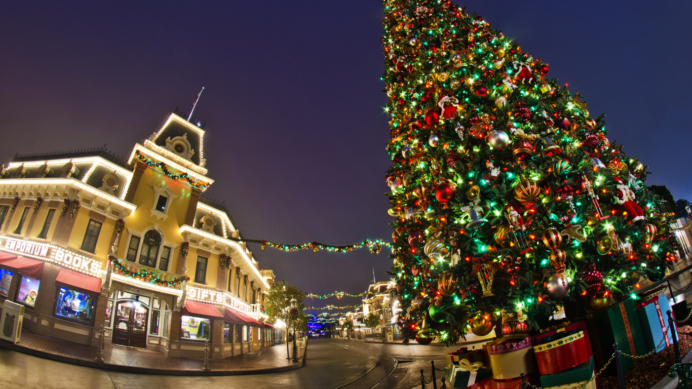 Интересная новогодняя елка