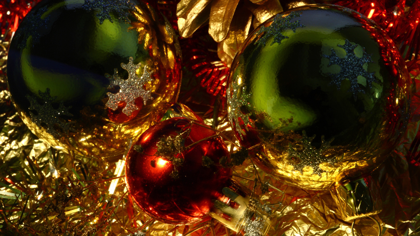 Сияющие ёлочные игрушки