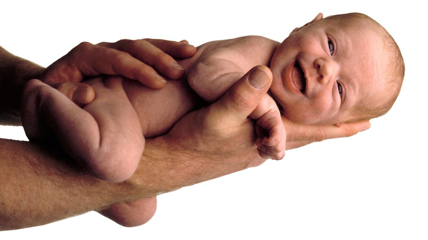 Ребенок улыбается