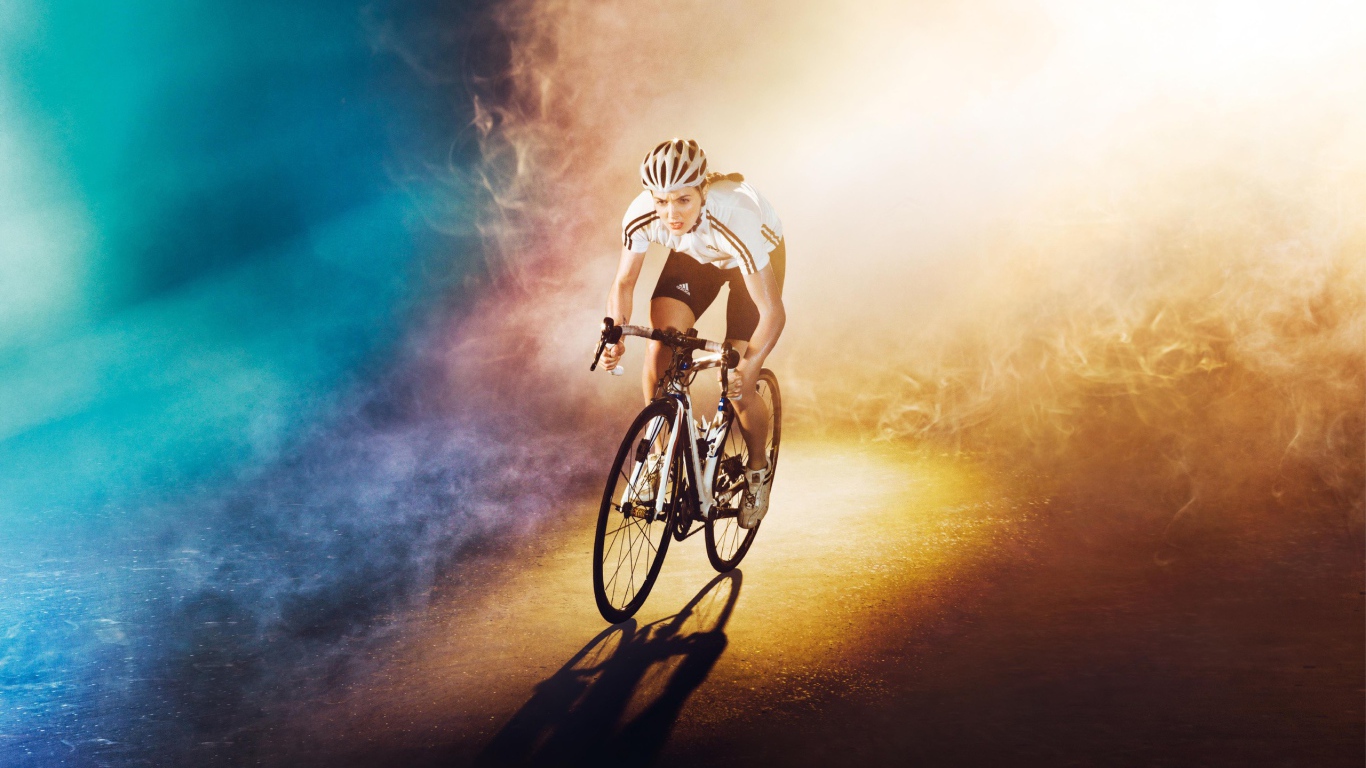Велосипедист в движении
