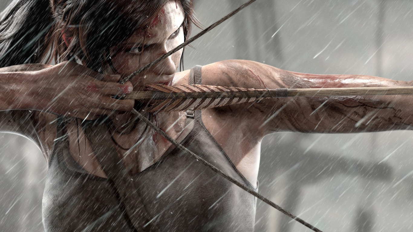 Девушка натягивает тетиву