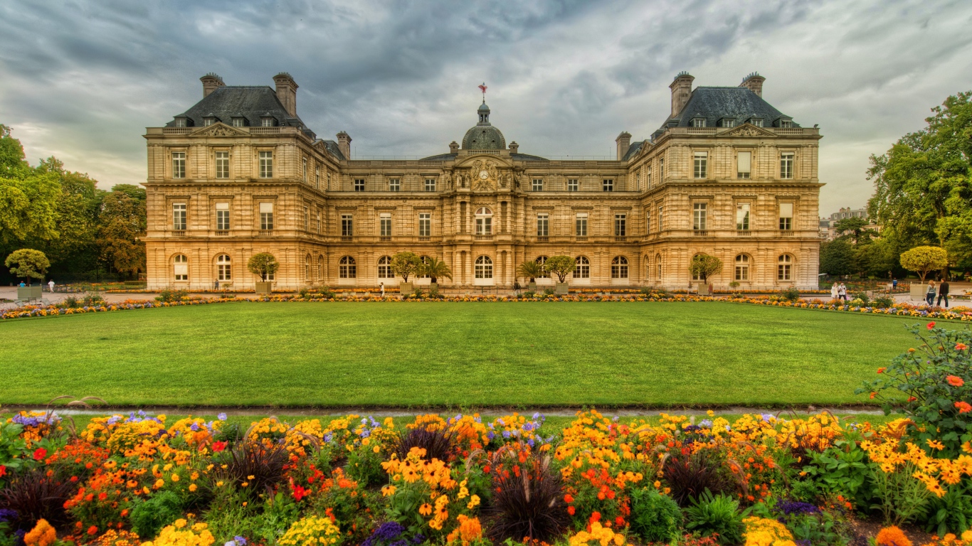 Замок в Париже