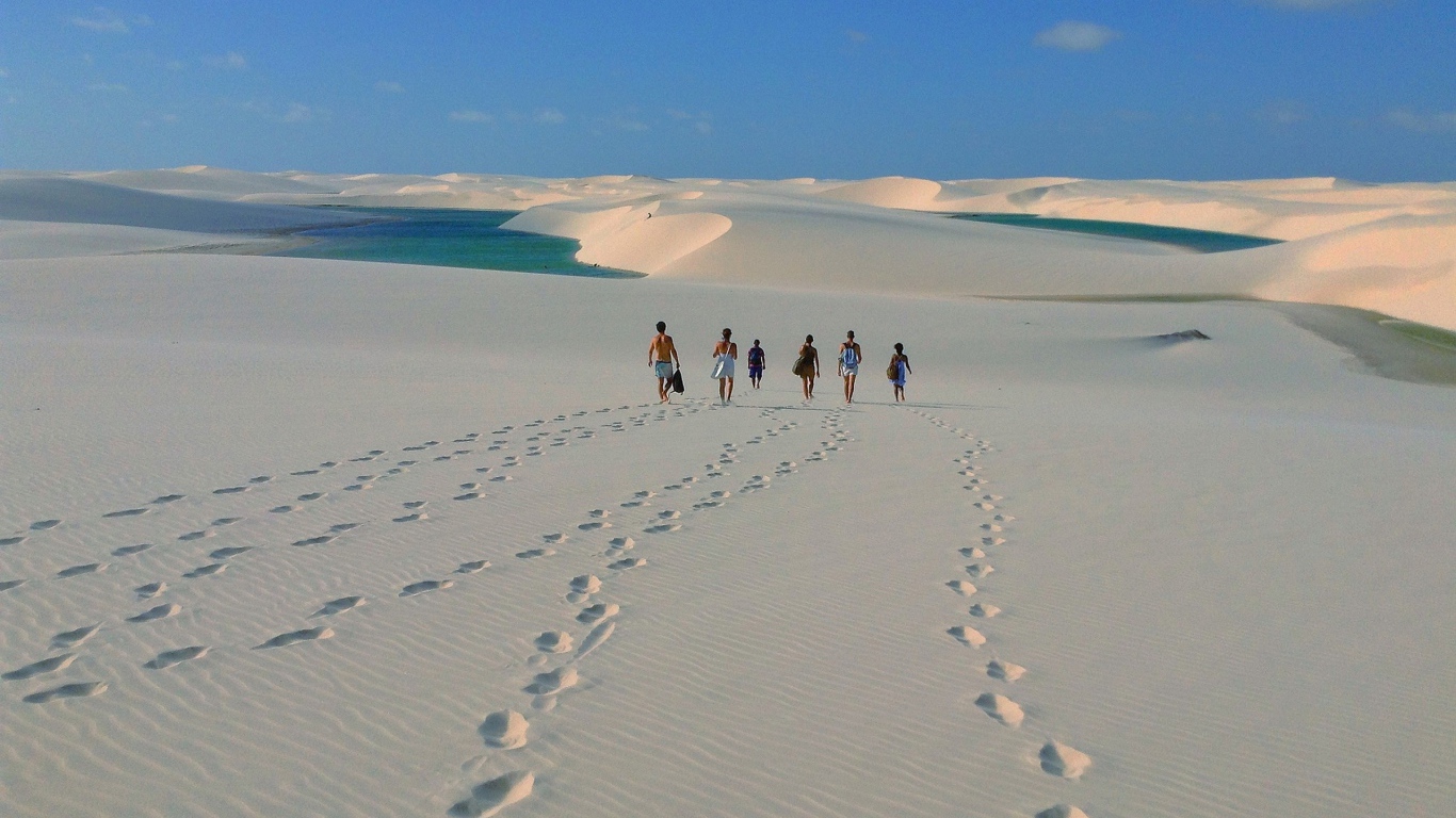Следы на песке в Бразилии