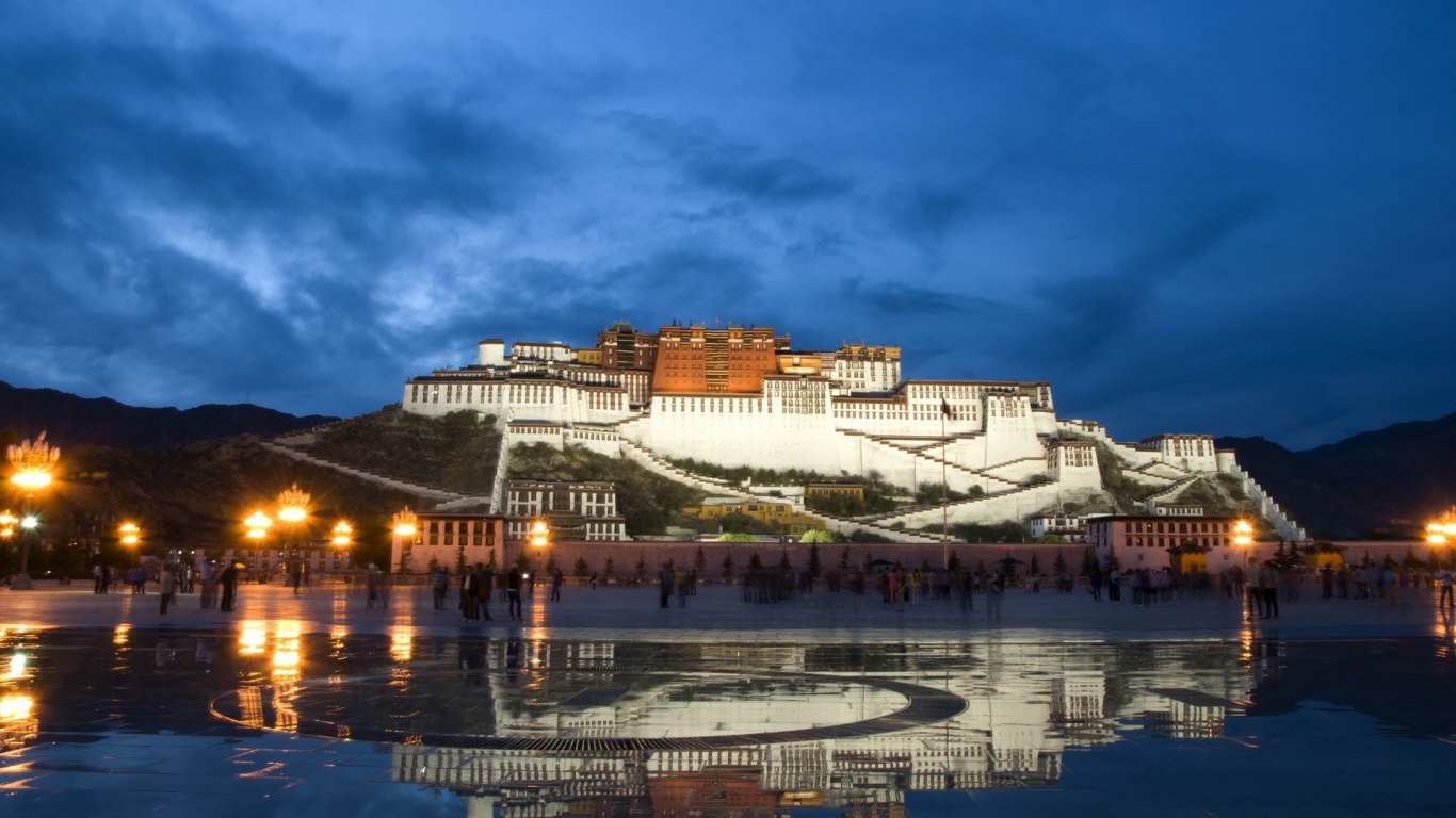 Крепость на горе в Китае
