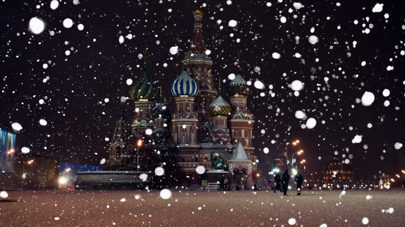Красная площадь во время снега