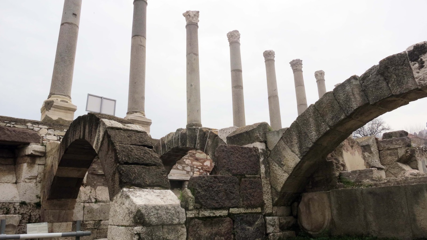 Древняя сеть туннелей Агора Турция