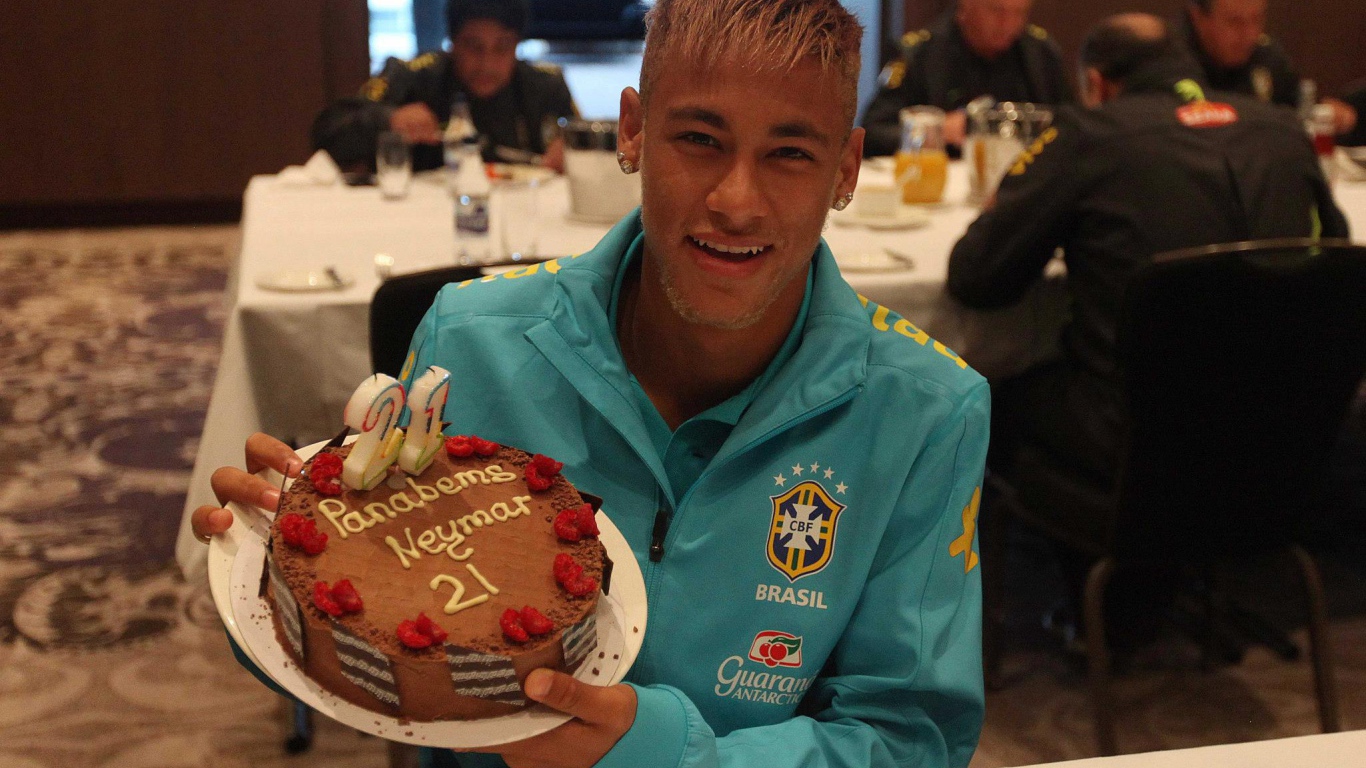 Barcelona Neymar and his birthday cake