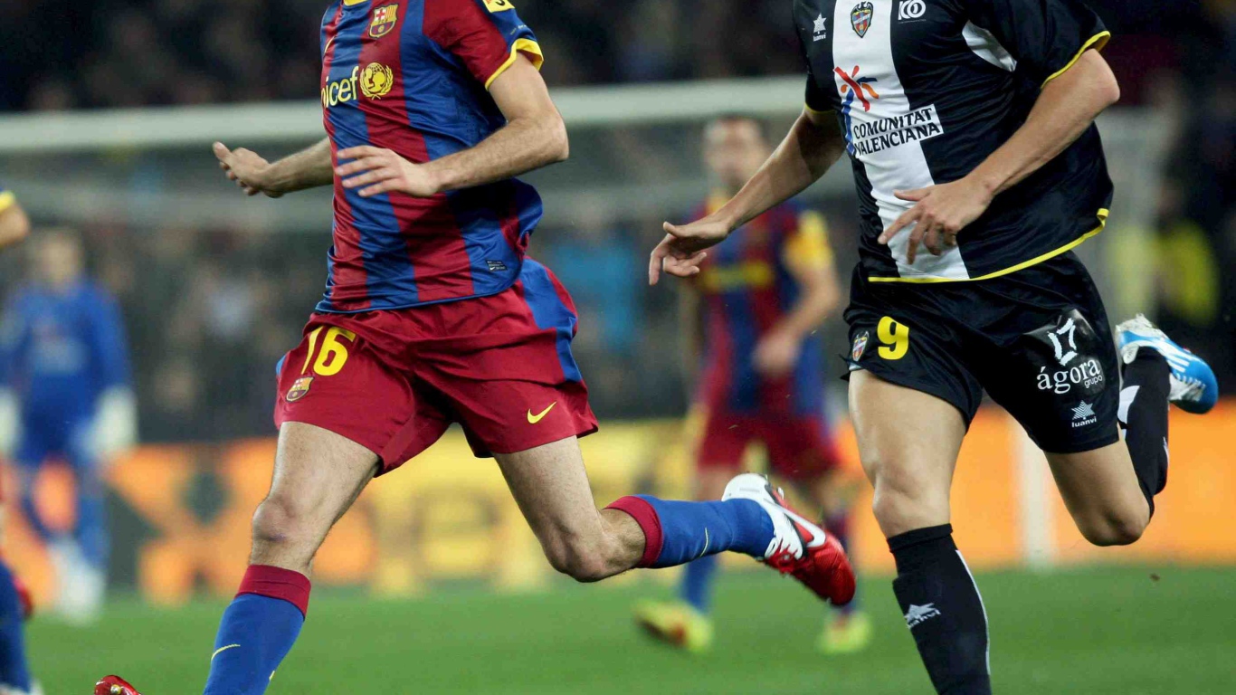 Барселона Серхио Бускетс на футбольном поле