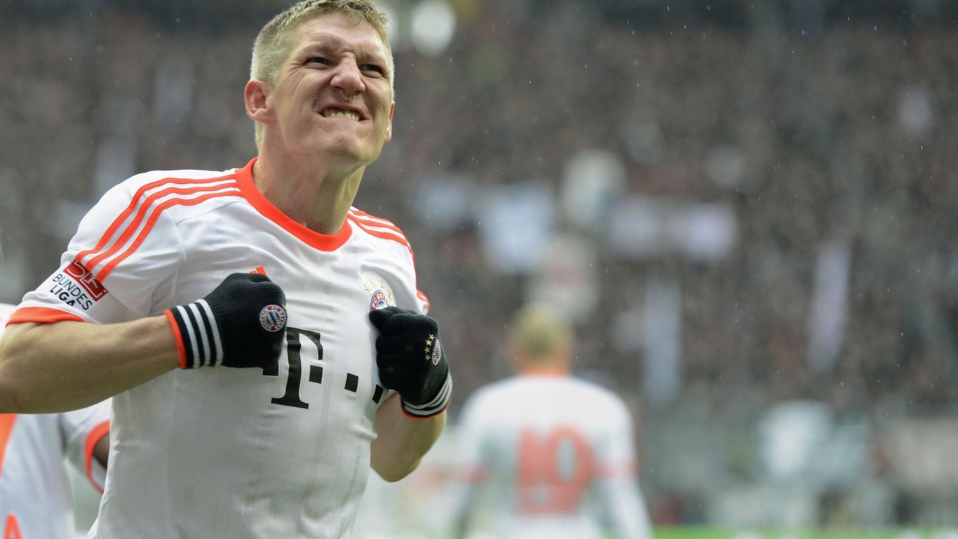 Бавария Бастиан Швайнштайгер забил гол