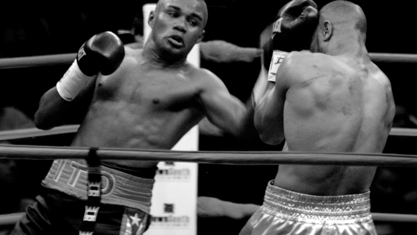 Боксер Феликс Тринидад в середине боя