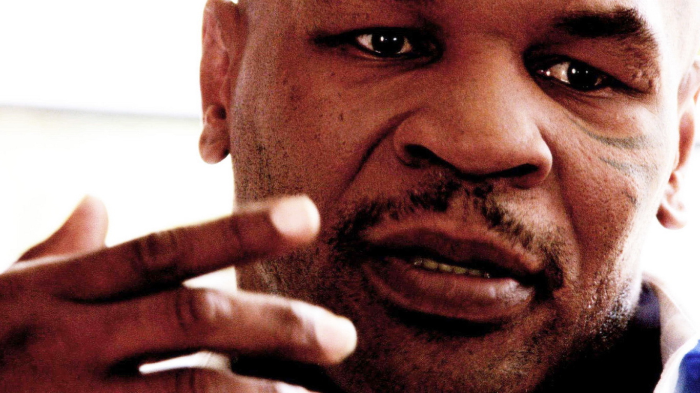 Известный боксер Майк Тайсон крупным планом