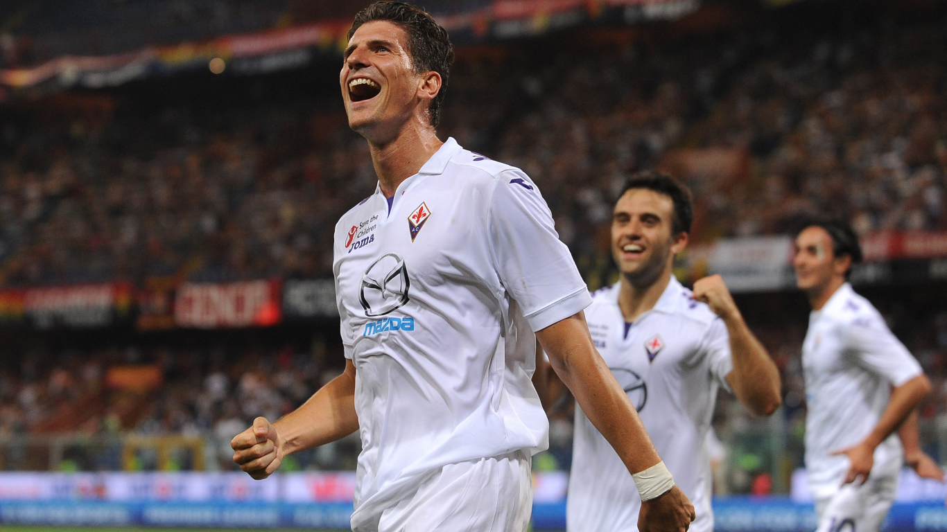 Фиорентина Марио Гомес выходит на поле