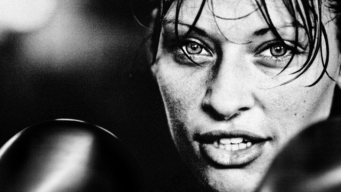 Девушка в боксёрских перчатках, чёрно-белое фото