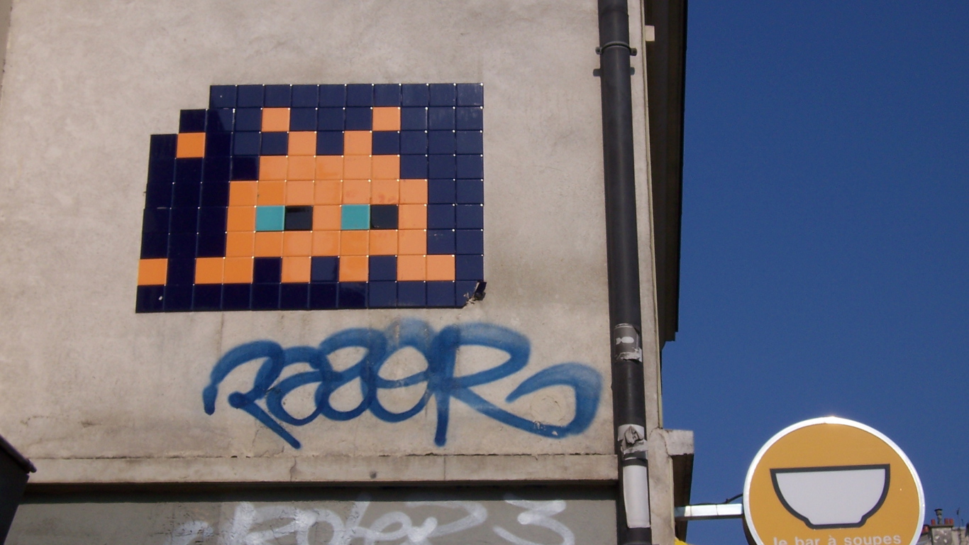 Граффити из плиток на стене